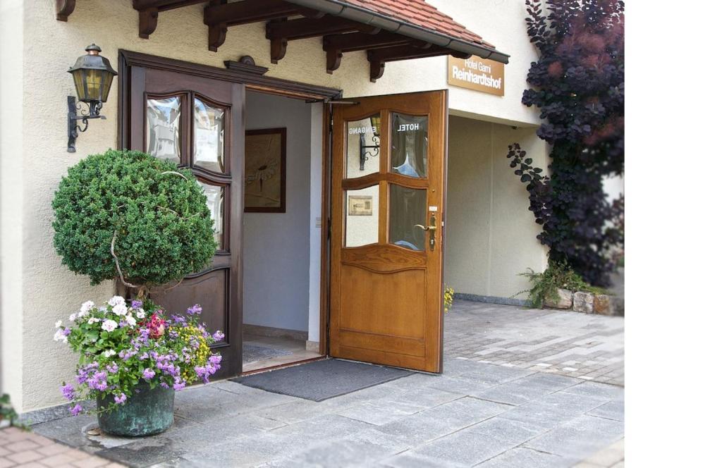 Hotel Reinhardtshof Garni Wolfschlugen Exterior photo